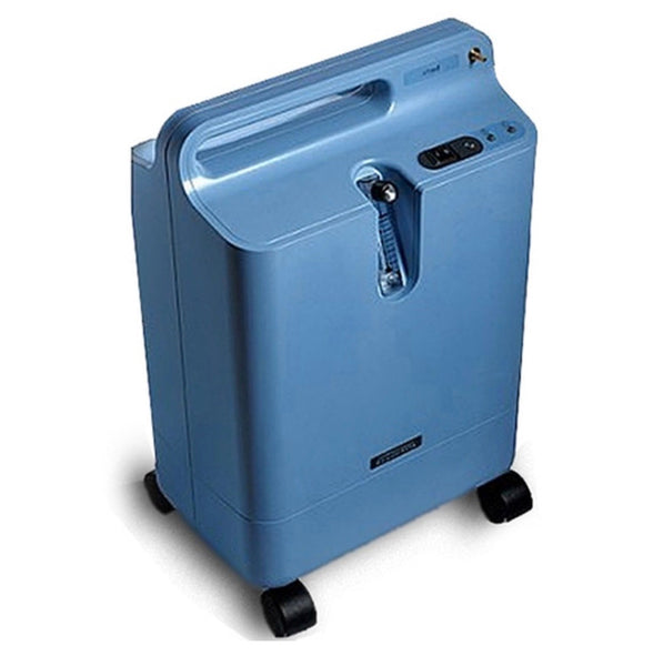 Image of a reconditioned Everflo 5 LPM oxygen concentrator, a lightweight and energy-efficient device that delivers a high purity of oxygen for various applications, including oxygen therapy, glassblowing, EWOT, esthetic treatments, and dog breeding.